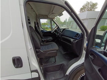 Interior photo 1: 无侧窗厢式货车 IVECO Daily 35S14N 12m3 Interior photo 1: 无侧窗厢式货车 IVECO Daily 35S14N 12m3
