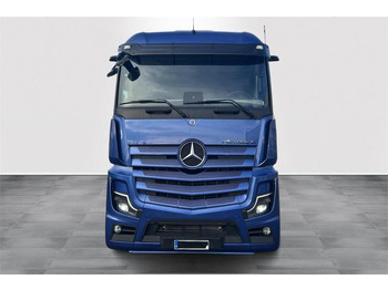 驾驶室底盘卡车 Mercedes-Benz Actros 3563：图2