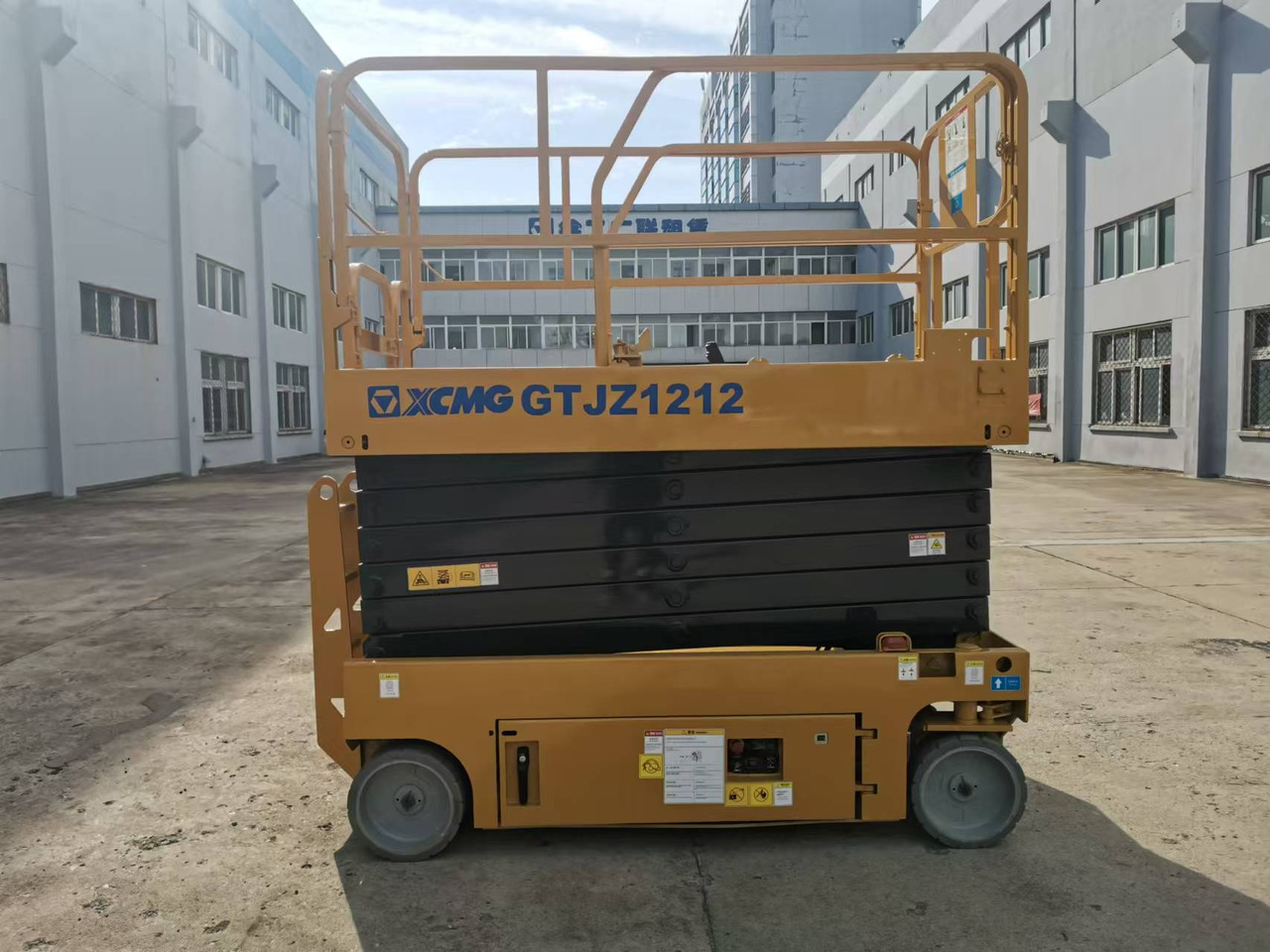 剪式升降机 XCMG Official 12m Used Self Propelled Scissor Lift GTJZ1212 Aerial Work Platforms For Sale：图9