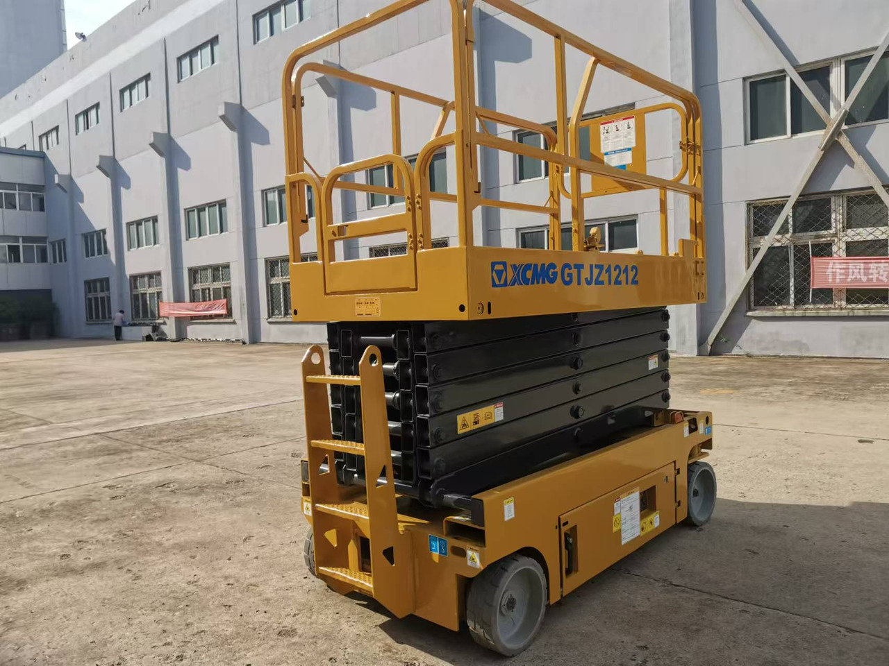 剪式升降机 XCMG Official 12m Used Self Propelled Scissor Lift GTJZ1212 Aerial Work Platforms For Sale：图6