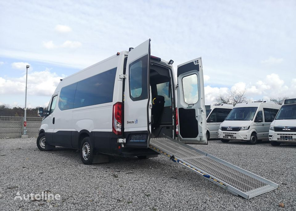 小型巴士, 小型客车 IVECO Daily：图1