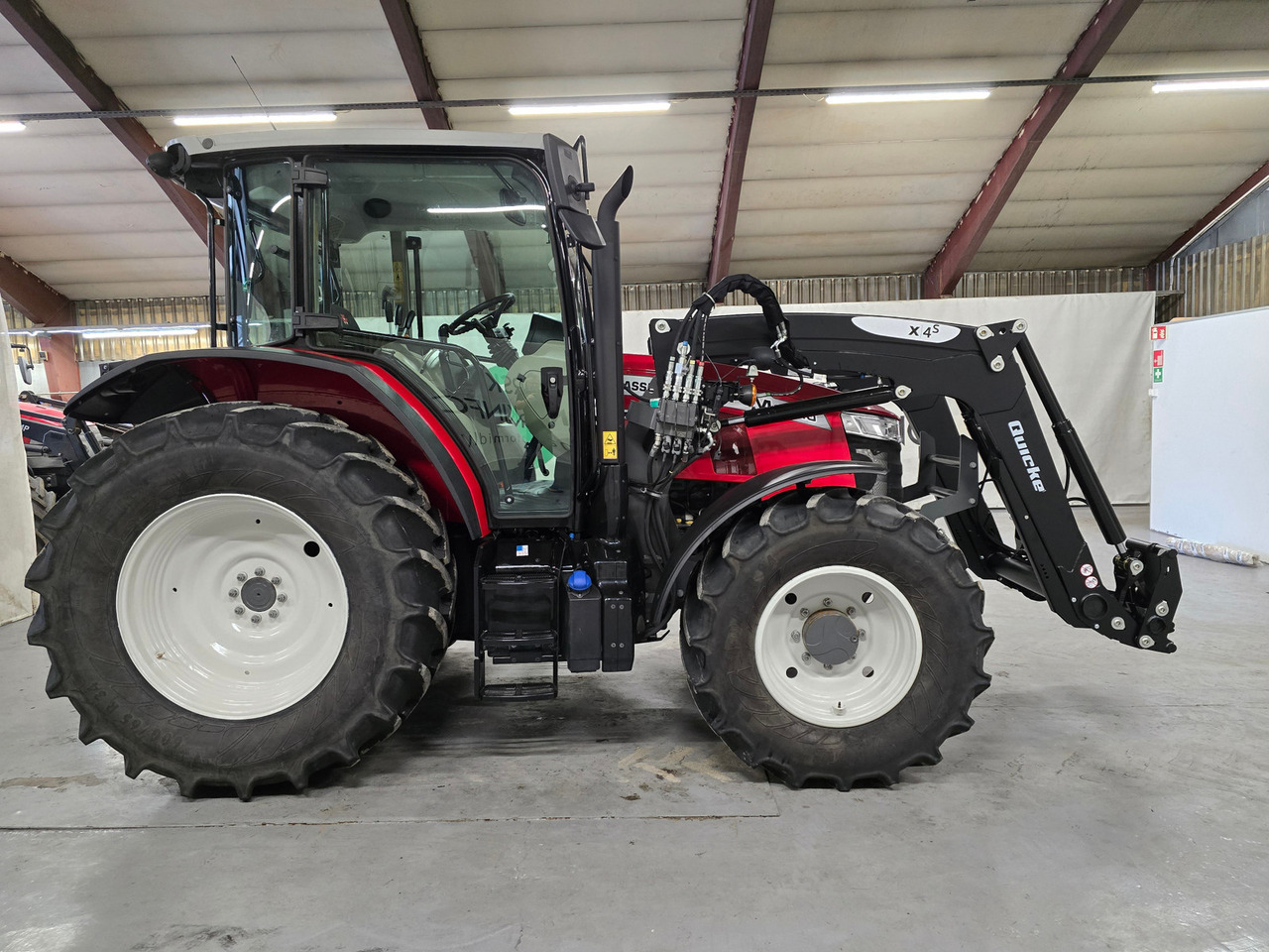 拖拉机 Massey Ferguson 5710M Dyna 4：图6