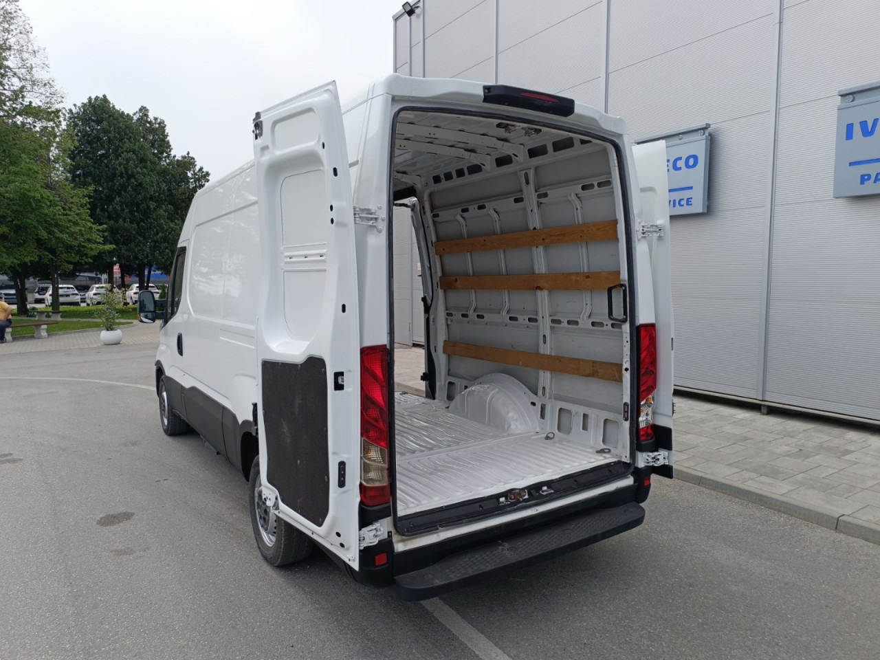 无侧窗厢式货车 IVECO Daily 35S14N 12m3:图12 无侧窗厢式货车 IVECO Daily 35S14N 12m3:图12