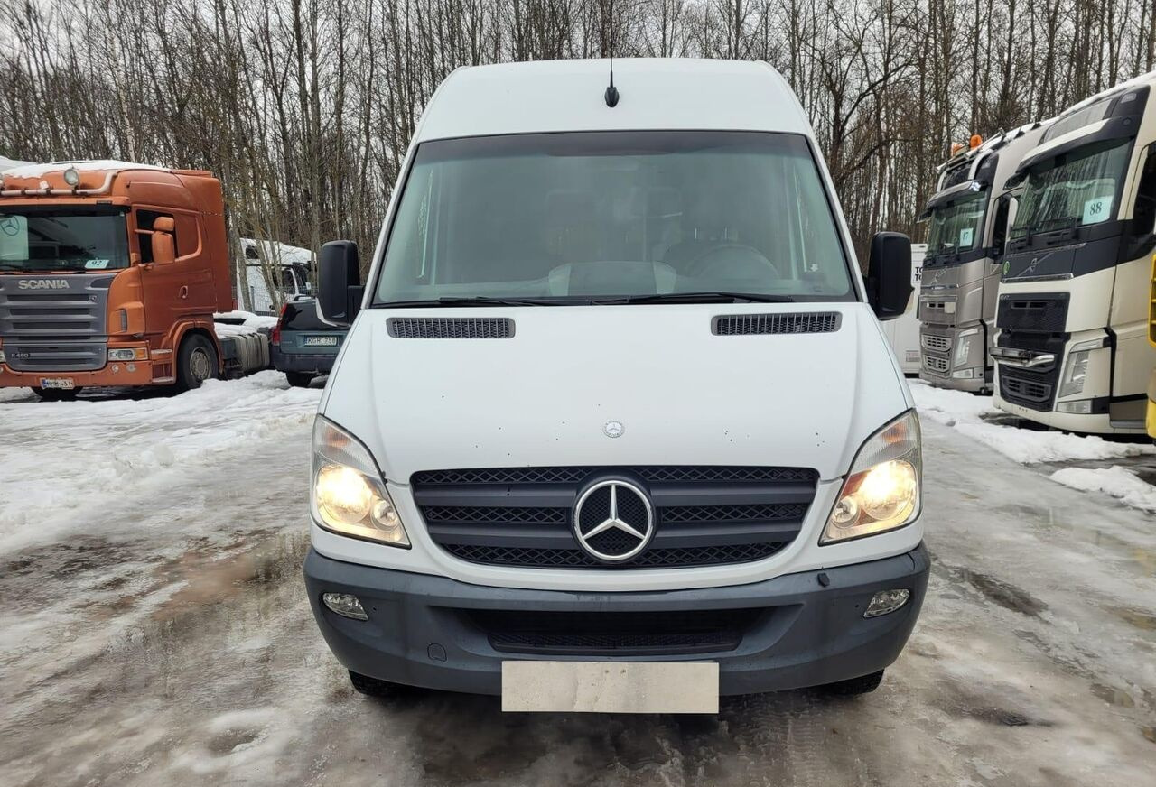 小型巴士, 小型客车 Mercedes-Benz Sprinter 516：图1