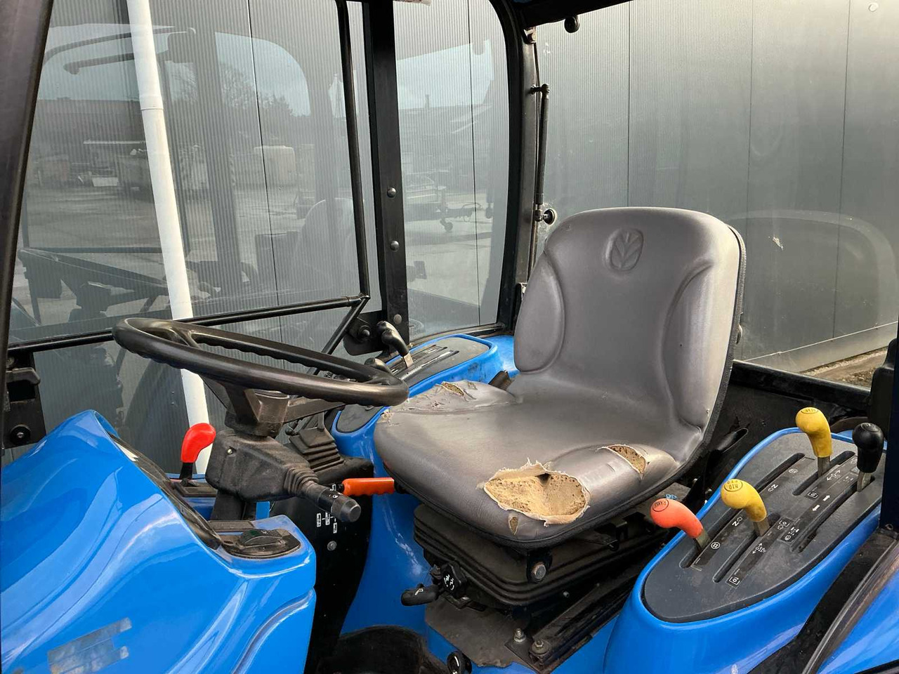 紧凑型拖拉机 New Holland TC35DA：图9