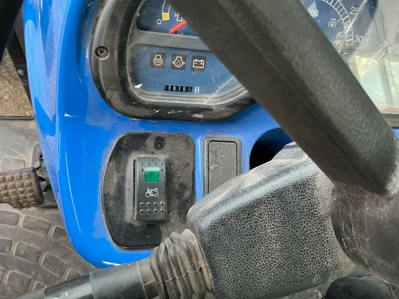 紧凑型拖拉机 New Holland TC35DA：图11