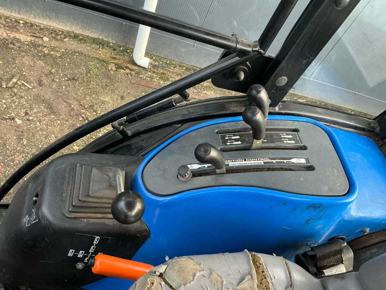 紧凑型拖拉机 New Holland TC35DA：图12