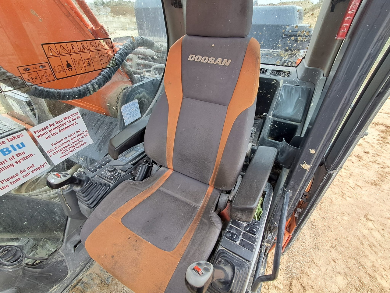 履带式挖掘机 DOOSAN DX 420 LC：图19