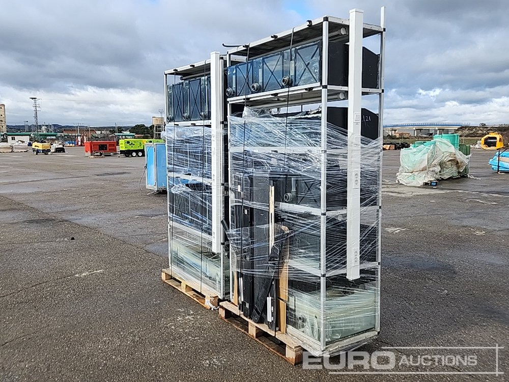 建筑设备 Pallet of Varios Aquariums (2 of)：图6